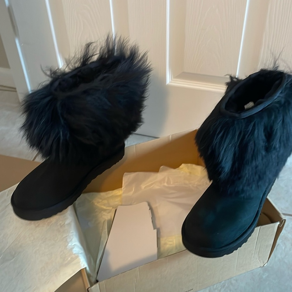 Ugg Short sheepskin cuff boot